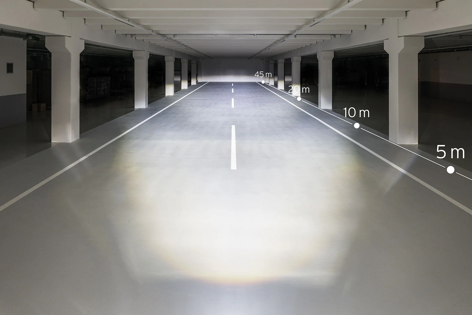 Busch + Müller Ixon Space LED Akku Scheinwerfer schwarz - Image 4