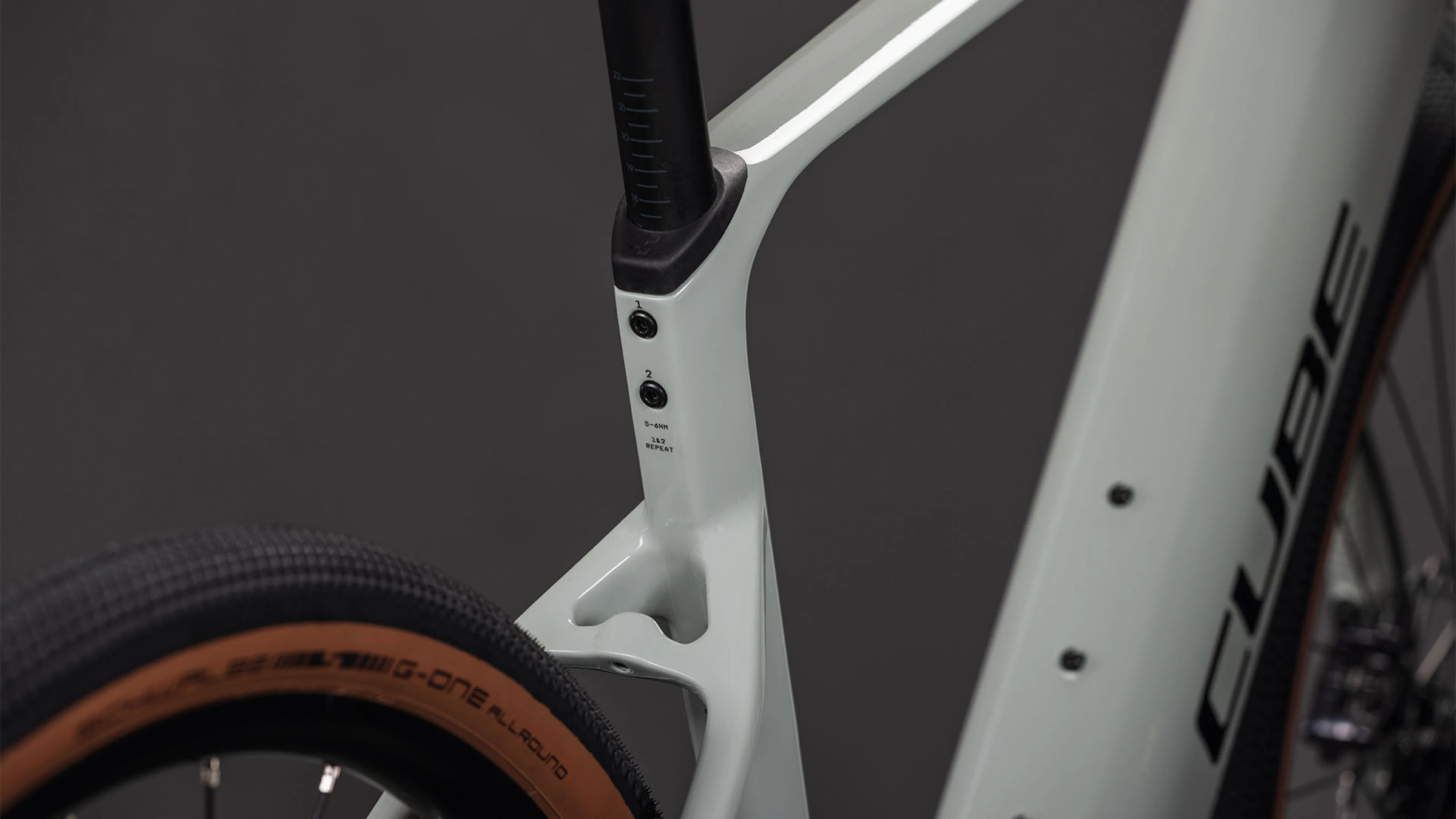 Cube Nuroad Hybrid C:62 Race 400X reedbeige´n´black (2026) - Image 3